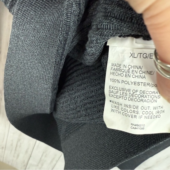 Under Armour intelli-knit long sleeved top XL - Picture 8 of 8